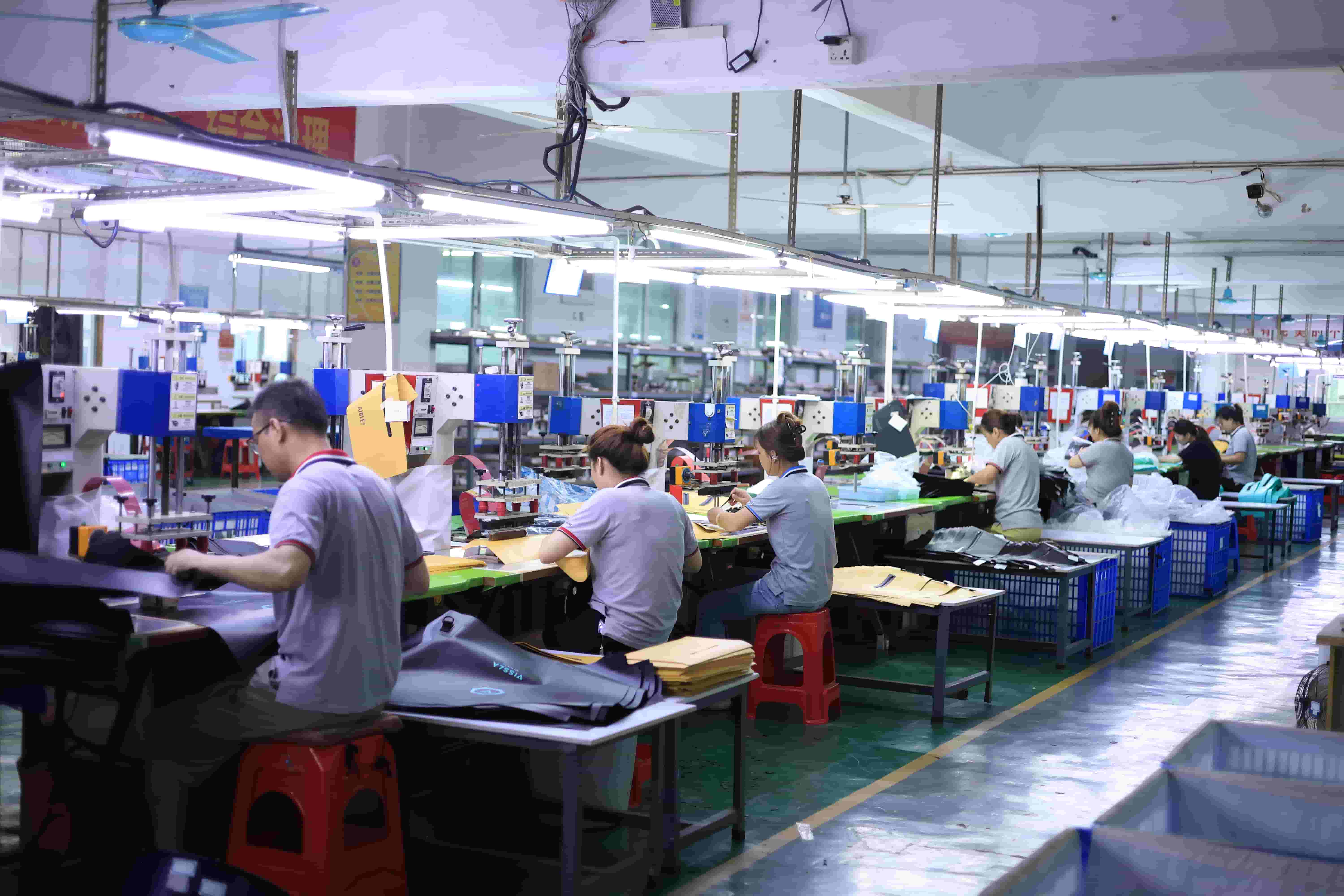 IMPERVIUS Bag Manufacturer in Sina: De OEM Libri