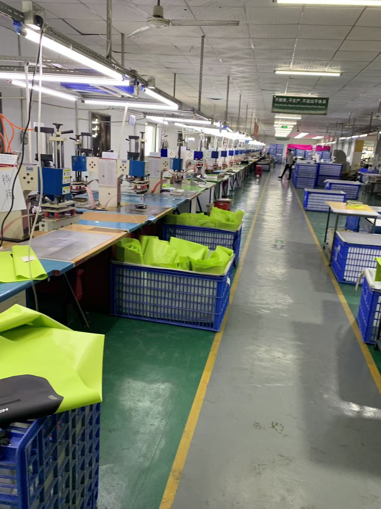Intra productionem vade: quomodo a Hi-Vis IMPERVIUS Motorcycle pera aedificatur ad Sealock