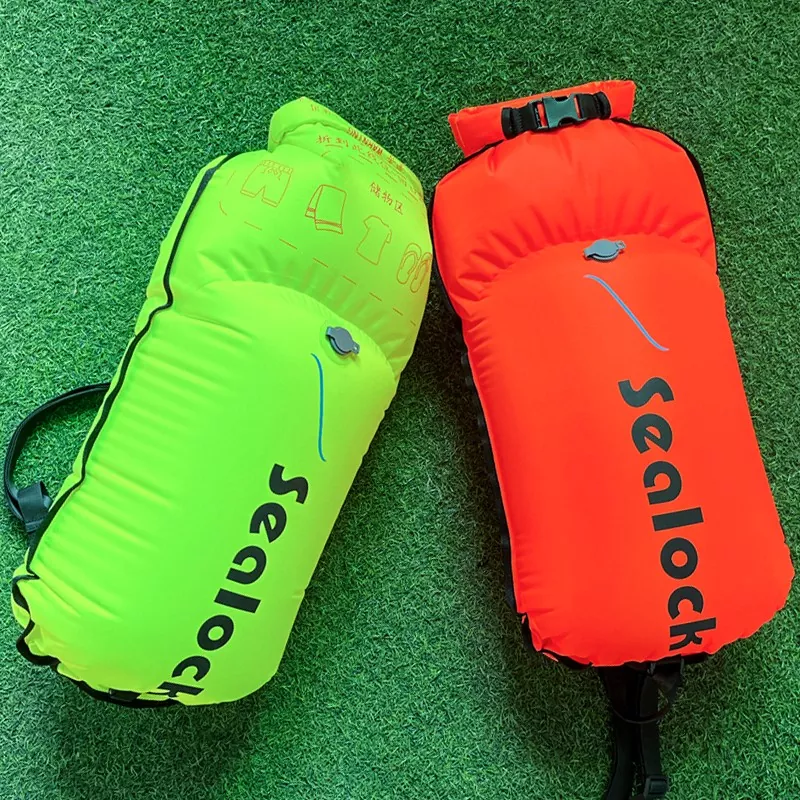 Aperta aqua nata Buoy cum arida pera